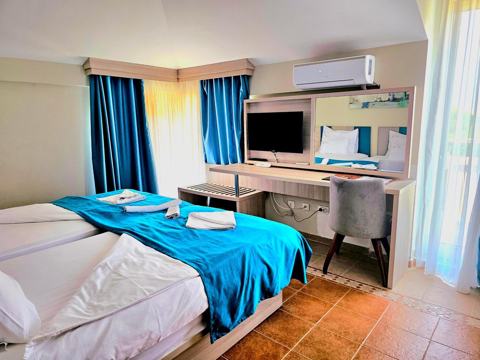 Montebay Perla Hotell Prčanj Eksteriør bilde
